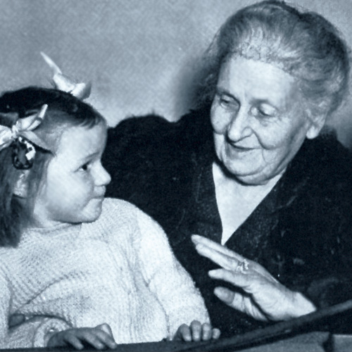 Maria Montessori, fundadora montessori, método montessori, material escolar infantil.